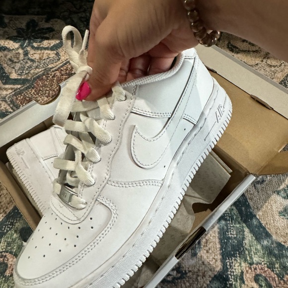 Air Force 1’s size 5 kids I only wore about 3 times - Picture 3 of 8